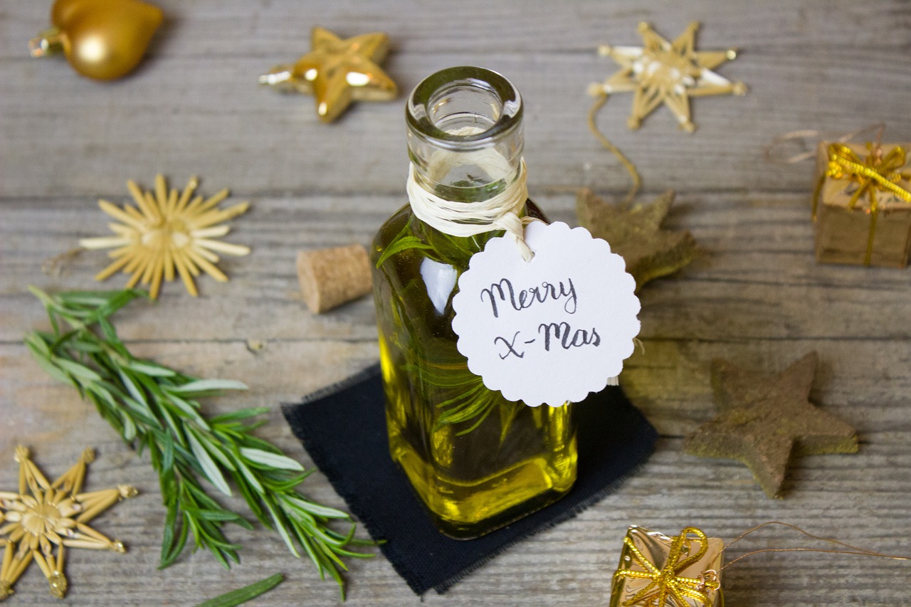 Sei alla ricerca di idee regalo per Natale? Dona una confezione di olio di oliva biologico!